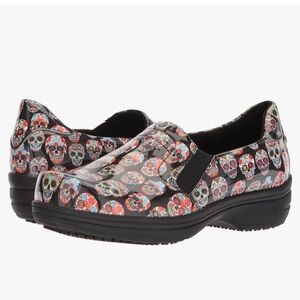 NWOT WOMENS BIND HEALTH CARE PROFESSIONAL SHOE SIZE 6 BLACK / BRIGHT MUL DO